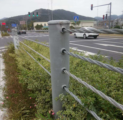 道路 ワイヤー・ロープ 障壁 フェンス 水で満たされた道路 障壁 亜鉛で覆われたケーブル 護線