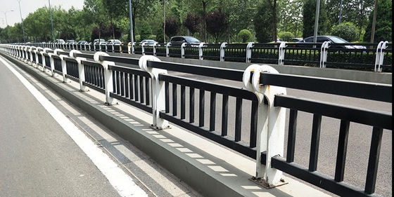 外部道路安全障壁 事故防止のためのステンレス鋼橋ガードレール