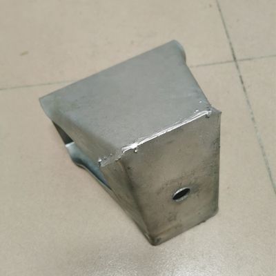 高速道路ガードレイル スパッサー ISO9001 2008 認証の熱熱電圧鋼ガードレイル