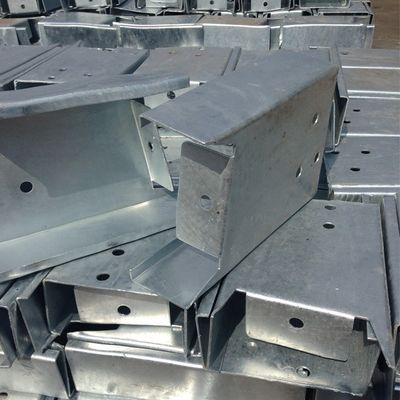 高速道路 防護護線 衝突防護 防腐塗装付き熱浸しガルバニズムブロック