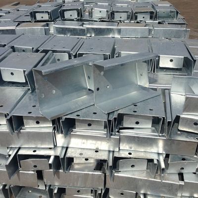 高速道路 防護護線 衝突防護 防腐塗装付き熱浸しガルバニズムブロック