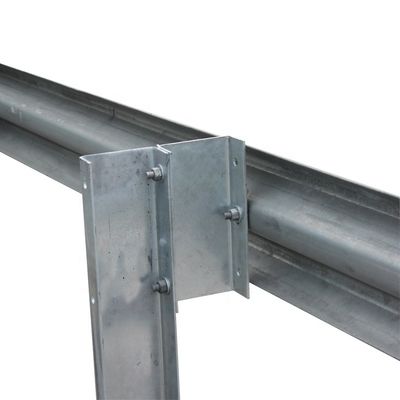 高速道路ガードレイル スパッサーチャネルポスト AASHTO 標準金属道路安全用材料