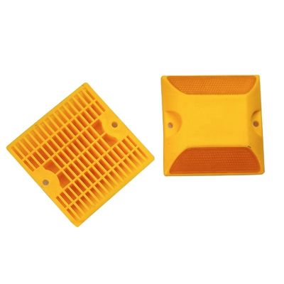 交通安全 プラスチック反射型道路ストッド 黄色 100X100X20mm 交通安全