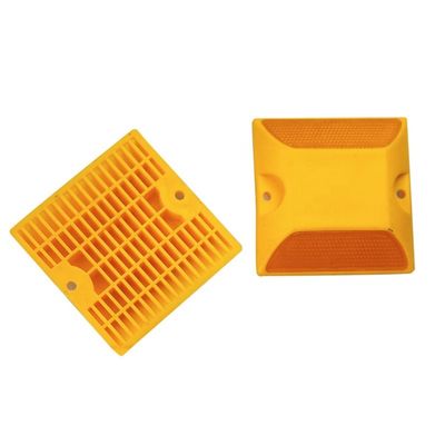 100×100×20mm プラスチック猫の目 反射型道路スタッド 中国市場での道路安全