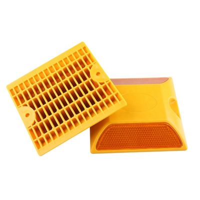 100×100×20mm プラスチック猫の目 反射型道路スタッド 中国市場での道路安全