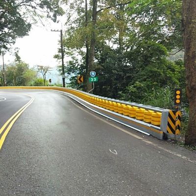 耐久的な道路保護のためのPUとPVC素材道路安全ロール衝突障壁