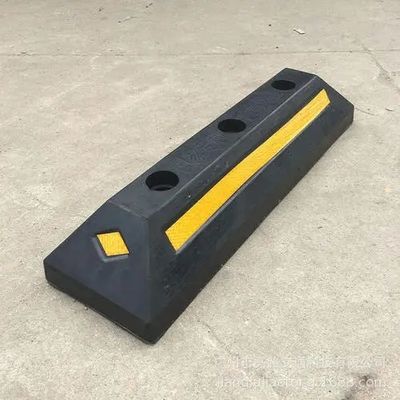 高可視な交通管理用ゴム反射型道路コーン