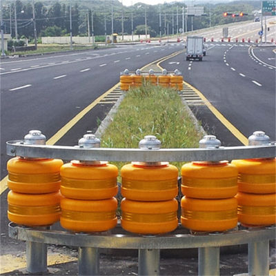 道路安全ソリューション 耐久性のあるEVA泡の高速道路ローリングバリア