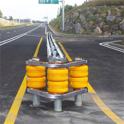 道路安全ソリューション 耐久性のあるEVA泡の高速道路ローリングバリア