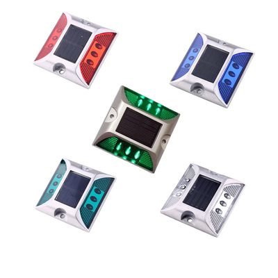 104*123*23mm ロングラスト道路照明のための赤い太陽光アルミニウムロードスタッド