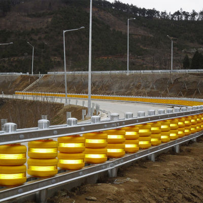 防腐機能と容量節約のメリットを持つ道路安全EVAロールバリア