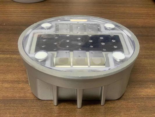 広範囲のアプリケーションのための小さなガラス猫の目反射型アルミニウムロードスタッド