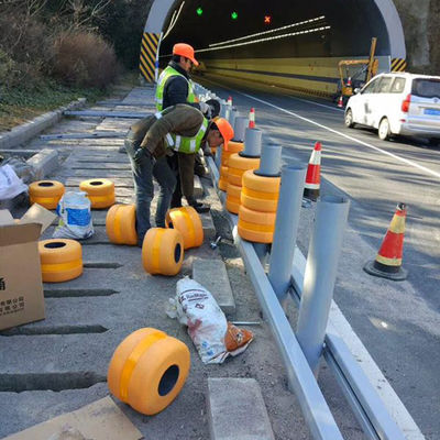 道路交通安全 ローラー回転バリア 防腐塗装付きのローリングガードレイル