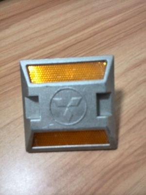 道路安全 高速道路設置用用 PVC 鋳型アルミ 道路ストッド