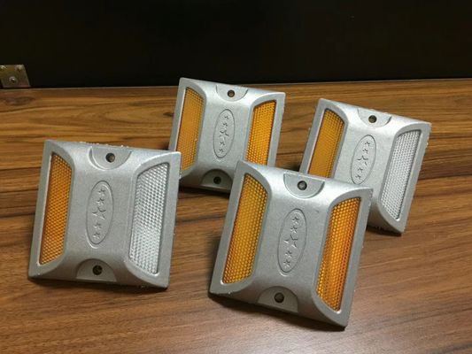 道路安全 高速道路設置用用 PVC 鋳型アルミ 道路ストッド