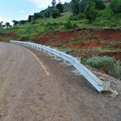 高速道路のガードレールに必須である道路の安全のためのステンレス鋼の地面アンカーエンド