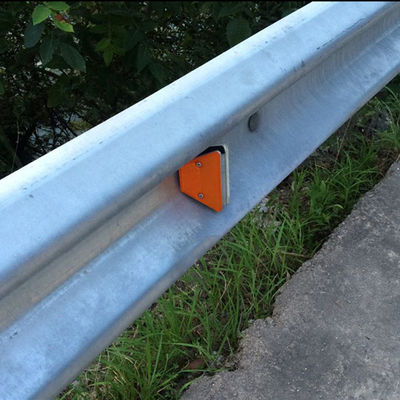 高速道路防護レール反射器 安全警告ポストのためのトラペゾイド防護レール反射器