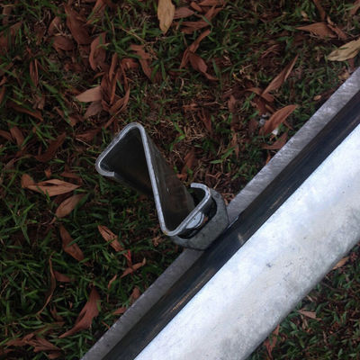 AASHTO M-180標準高速道路のためのZポスト波紋粉末で覆われたWビームガードレイル