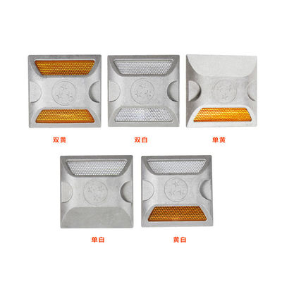 end G105 黄色鋳型アルミニウム 道路安全用 方形道路スタッド 100*100*20mm サイズ