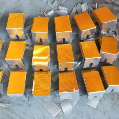 鋳造アルミニウム合金プラスチックボディ材料のアルミニウム道路標識反射器