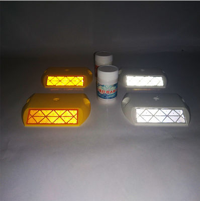 高可視性 交通安全 プラスチックの正方形反射器 LED色緑の道路スタッド