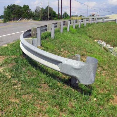 高い耐腐食性とストレートバリアのカスタマイゼーションを持つ高速道路ガードレイル