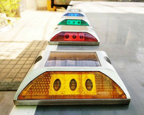 高反射アルミニウム道路マーク合金 道路安全のための太陽光発電の道路スタッド