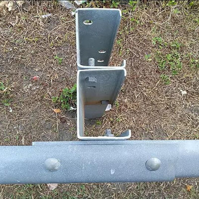 道路安全 カスタマイズされたAASHTO M180 高速道路ガードレイル Uブロック・スペーサー