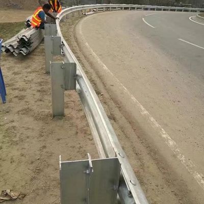 道路交通安全 H セキュリティのためのポスト 亜鉛で覆われたガルバン化鋼 高速道路護線
