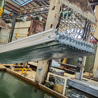 Q235 Q345 W 鋳造された波紋梁 メタルハイウェイガードレール