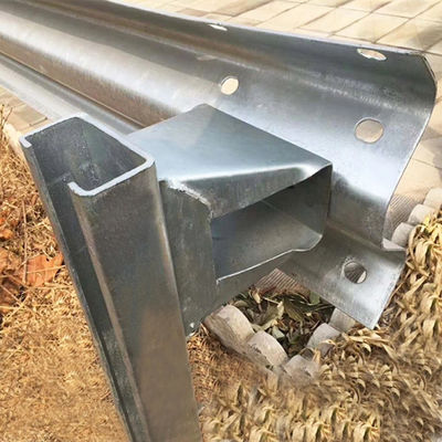 道路鋼 高速道路ガードレイル 安全 鋼鉄のガルバン化ボックス ブロック スペッサー OEM