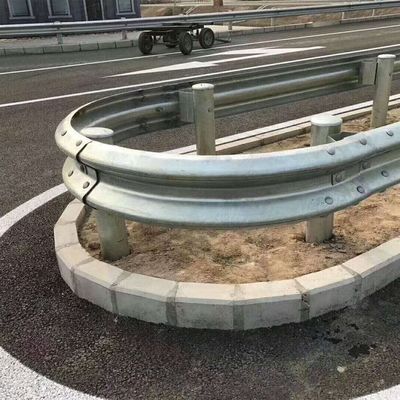高速道路交通安全 パーソナライズド W ビーム スチールガードレイル ホットディップ 熱電化 Q235 Q345