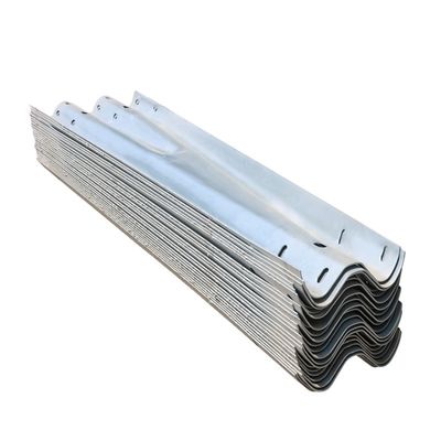 ホットディップガルバン化鋼 AASHTO-M180 W ビーム パーソナライズされたプロジェクトのための高速道路ガードレール