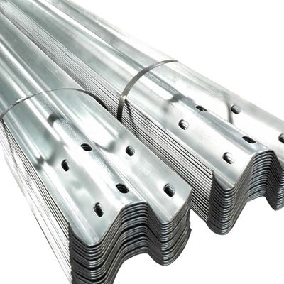 ホットディップガルバン化鋼 AASHTO-M180 W ビーム パーソナライズされたプロジェクトのための高速道路ガードレール