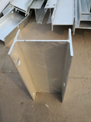 道路交通安全 高速道路 防護レール 防腐道路安全のためのスペースとポスト