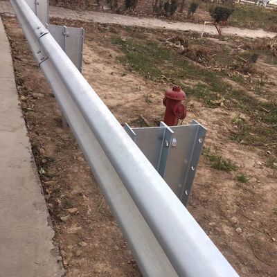 外部のセキュリティ対策のためのカスタムWビームとTrieビーム高速道路ガードレールとポスト