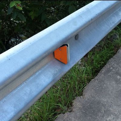 競争力のある道路施設のための熱浸泡ガルバニズされた高速道路ガードレイル反射器