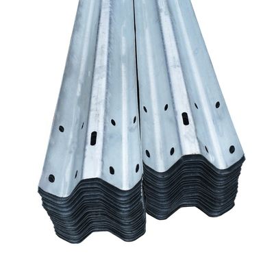粉末塗装 亜鉛塗装 550-600g/m2 W 道路保護のための梁ガードレイル