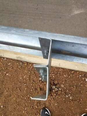 高速道路保護護線 ホットディップガルバニズドUポストとUスペース