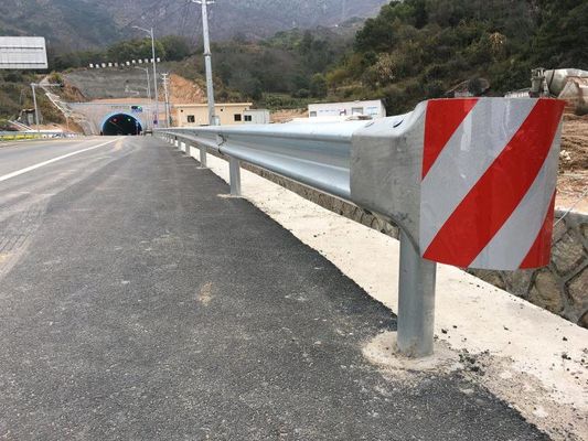 安全障壁 防護線 W線 鉄線 鉄線 高速道路 防護線 ラウンド ターミナル 終点 交通障害