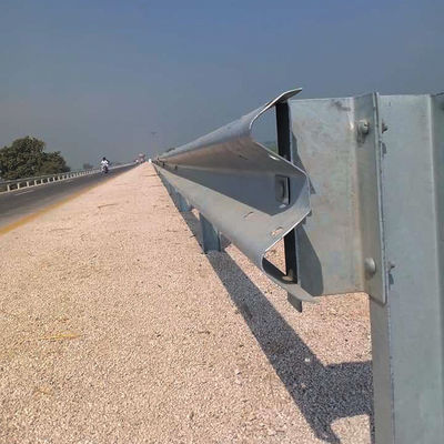 Q345 道路安全のためのガルバン化鋼鉄のレール