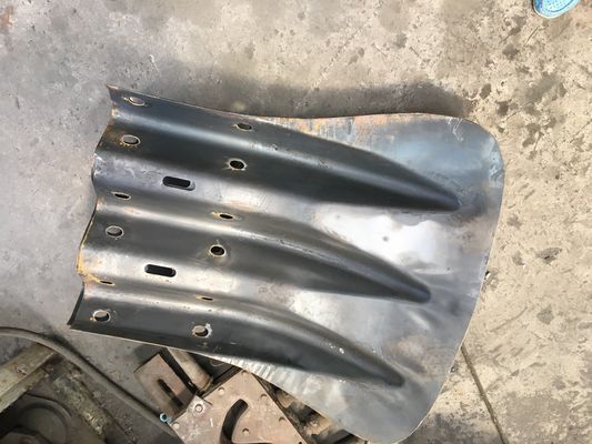 Q235 Q345 高速道路のガルバン化鋼護線 道路安全のための魚尾端