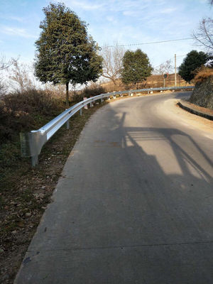 道路安全のためのカスタマイズされた高圧鋼道路ガードレール