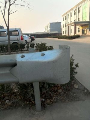 道路安全のためのカスタマイズされた高圧鋼道路ガードレール