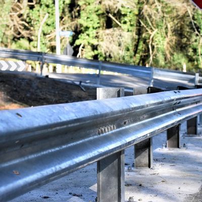 道路交通安全 鉄の護線 フレンズ 鉄のフェンス ストレートバリア
