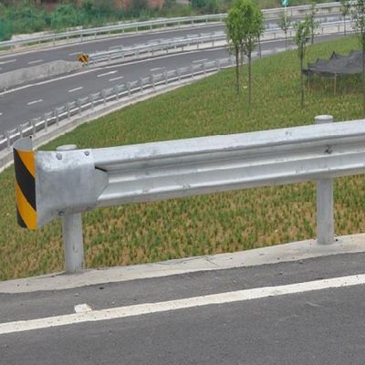 道路交通安全 W ビーム ガルバニズド 護線 AASHTO M180 丸い柱 150*75*5*長さ Q235B