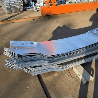 ISO9001 2008 認定Wビーム高速道路ガードレイルQ235 Q345 市場用鋼製バッファーエンド