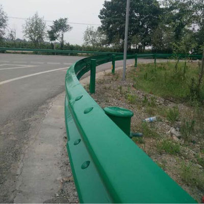 高速道路 曲がりくねりガードレイル 交通安全のためのガルバン化鋼筋道路障壁