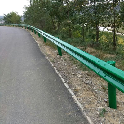 高速道路 曲がりくねりガードレイル 交通安全のためのガルバン化鋼筋道路障壁
