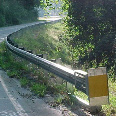防腐Wビーム高速道路ガードレイル 道路交通安全と曲がった曲がり